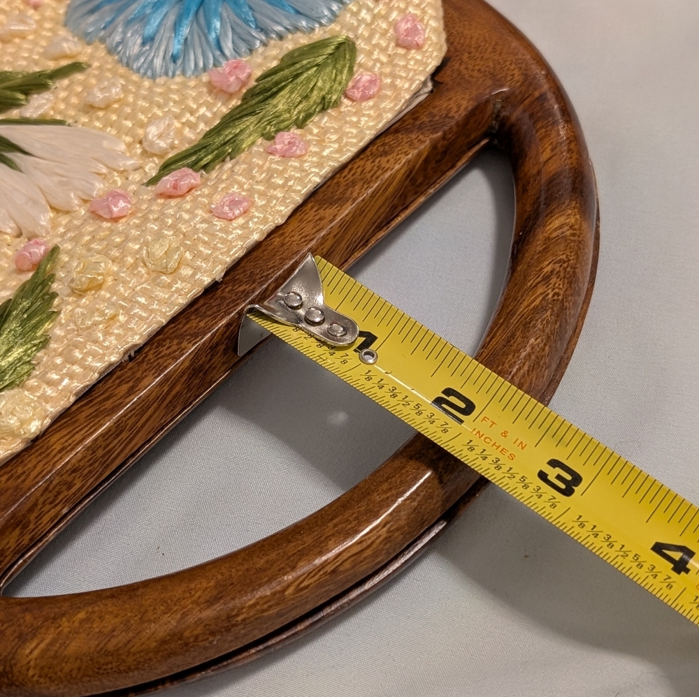 Vintage 1960s Hawaiian Raffia Floral Handbag — Wooden Handle — Hand-Embroidered - Picture 14 of 14